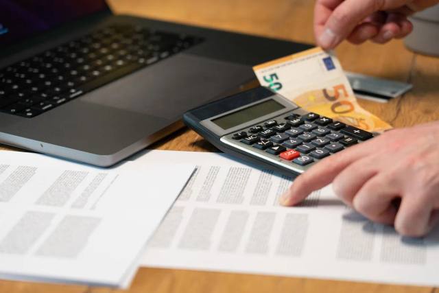 How do unlisted shares work?
